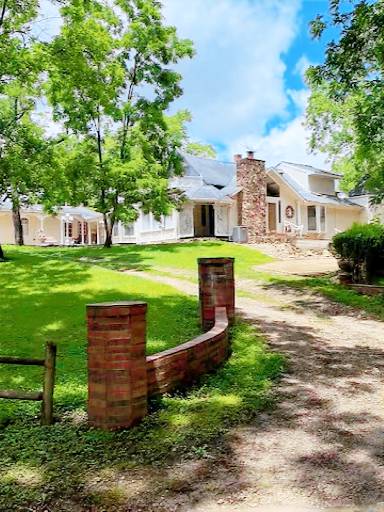 372 m² House