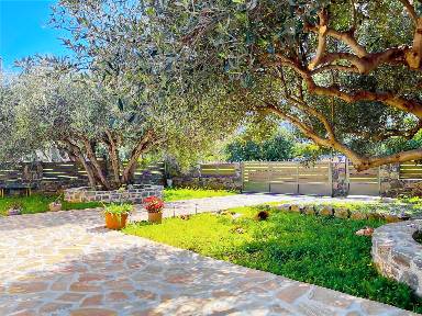 Charmant appartement de vacances convivial et familial avec jardin