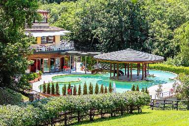 Ferienhaus mit Sauna, Whirlpool und Pool | Naturblick