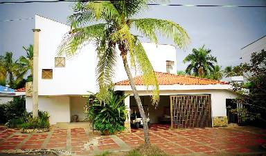 675 m² House