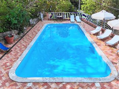 Casa con giardino, barbecue e piscina