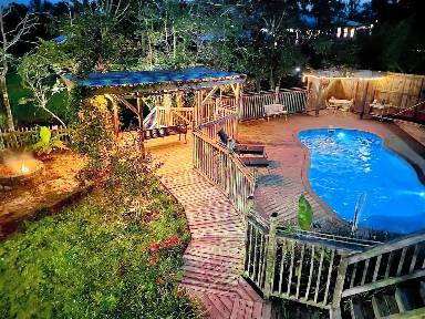 Vacation home with garden, barbecue & patio | City view