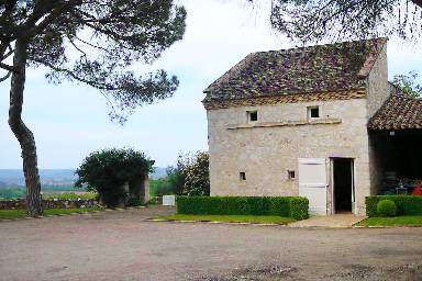 Cottage entièrement équipé avec terrasse, jardin et piscine