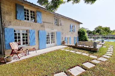 300 m² House