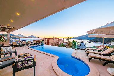 240 m² Villa