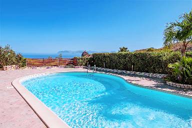 Villa mit Terrasse, Grill und privatem Pool | Panoramablick