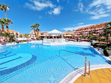 Child-friendly beautiful apartment with heated pool & terrace | City view | Close to the beach
