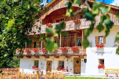 Casale con barbecue e giardino | Vista sulla montagna