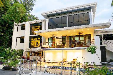 650 m² House