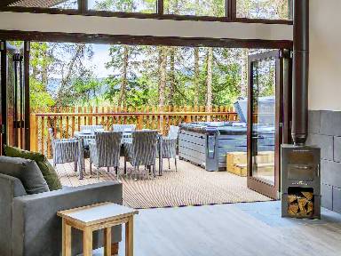 Lodge with garden