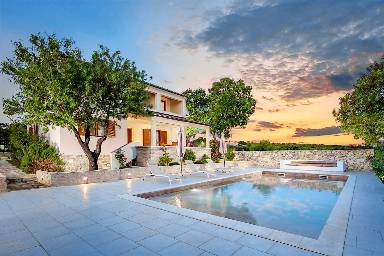 Villa mit privatem Pool, Terrasse und Garten