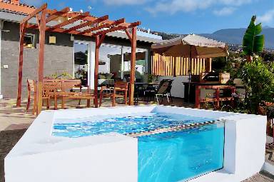 House with private pool, terrace & BBQ | City view