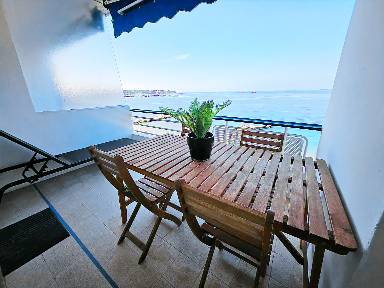 Merveilleux appartement entièrement équipé avec terrasse | Vue plage | À côté de la plage