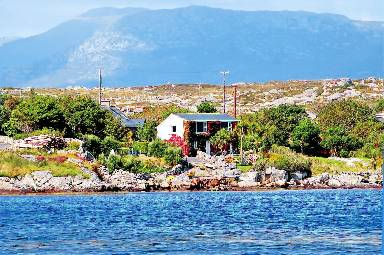 Cottage with barbecue & garden | Water view