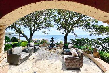 240 m² House