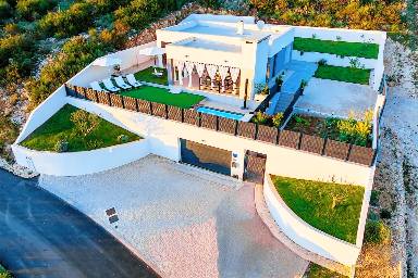 Ferienhaus mit Garten, Grill und privatem Pool