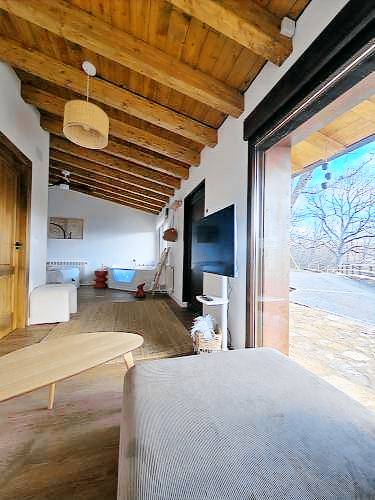 Lovely chalet with jacuzzi, garden & patio | Pet-friendly — photo 4