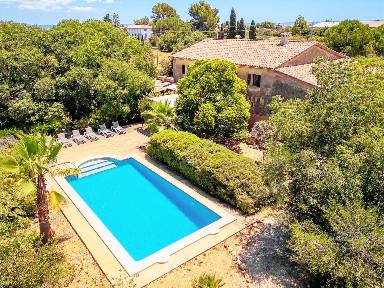 Flat with garden, private pool & barbeque
