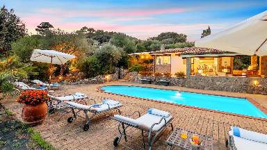 Villa mit privatem Pool, Grill und Garten | Gartenblick