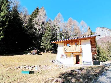 Gradevole casa totalmente attrezzata con griglia, terrazza e giardino