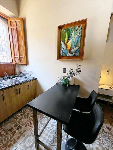Serviced apartment with yard & patio — photo 2