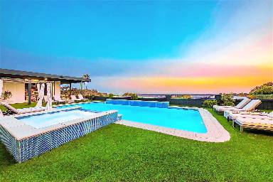 557 m² House