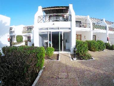 House with terrace & pool