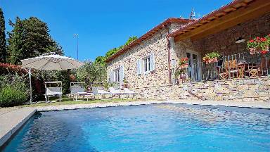 Villa mit privatem Pool, Garten und Terrasse
