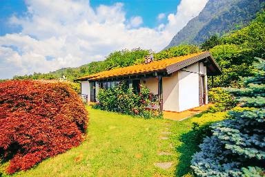 9Ferienhaus mit Terrasse & Garten für 5 Gäste mit Hund in Castello am Lago Maggiore