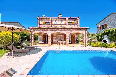 Familienfreundliche großzügige Villa mit privatem Pool, Garten und Grill | Gartenblick | Haustierfreundlich