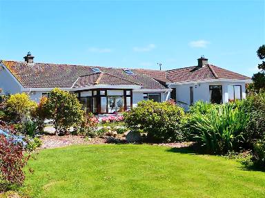 Holiday home with garden | Water view | Close to the beach