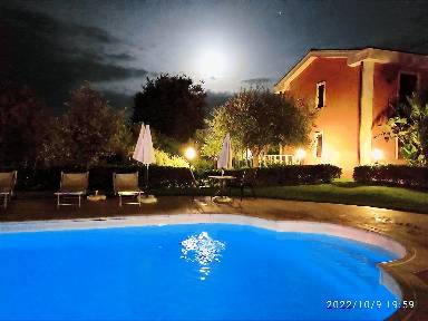 Appartamento con giardino, terrazza e piscina