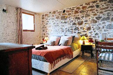 Double room in a village house in Corbara