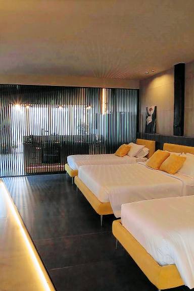Spaziosa villa con griglia, terrazza e idromassaggio | Vista sulla piscina | Adatta per il telelavoro