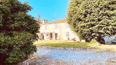 Cottage avec jardin, terrasse et piscine privée | Vue ville