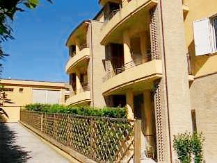 Serviced apartment with pool, barbeque & yard in Numana