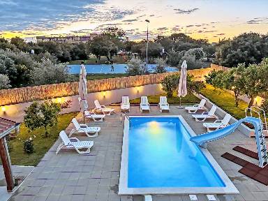 160 qm Ferienhaus mit Pool für 12 Gäste mit Hund in Rovinj, Istrien