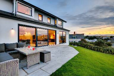 Cottage with BBQ | Water view
