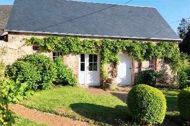 Ferienhaus mit Grill, Garten & Terrasse für 4 Gäste mit Hund in Houtteville, Normandie