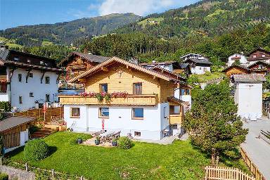 Ferienhaus, Umzäunt, für 8 Gäste mit Hund in Fügen, Tirol