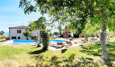 Ferienhaus mit Grill, Pool und Garten
