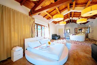 Casale con barbecue, giardino e terrazza