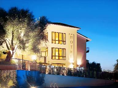 Serviced Apartment mit Garten, Sauna und Terrasse