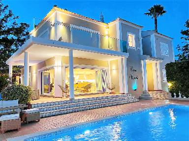 350 m² Villa