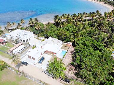 353 m² House