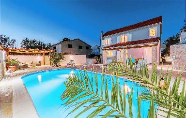 94 m² Ferienhaus mit privatem Pool für 6 Gäste mit Hund, 2 Schlafzimmer, in Privlaka, Dalmatien, Kroatien