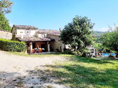 Voll ausgestattetes tolles Ferienhaus mit privatem Pool, Garten und Grill | Bergblick | Haustiere sind willkommen
