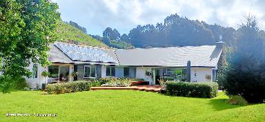 210 m² House
