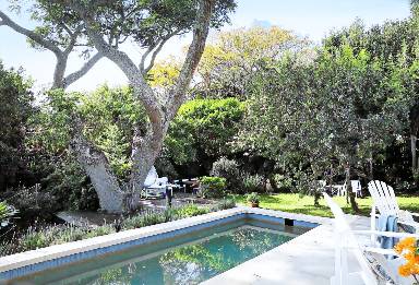 250 m² House