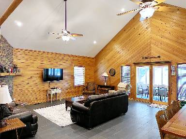 335 m² House